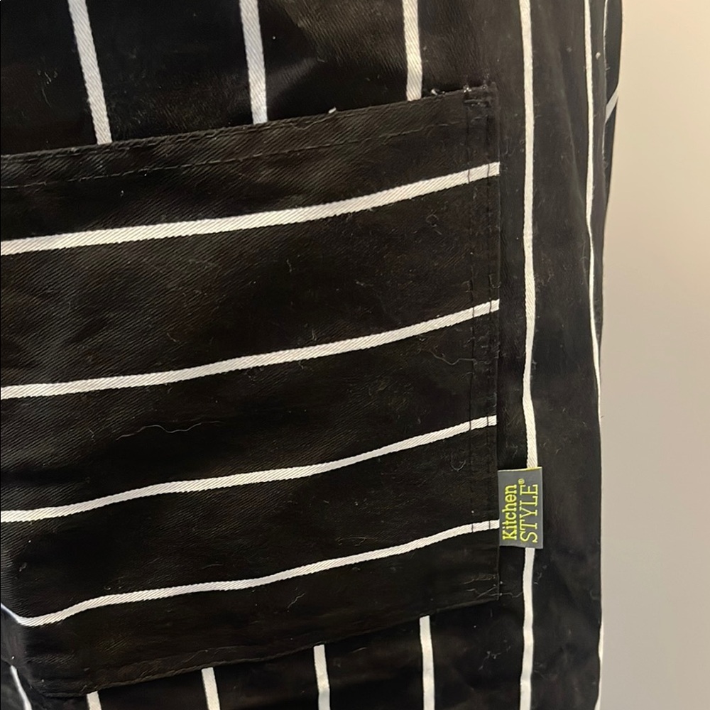Striped Apron - Picture 5 of 8